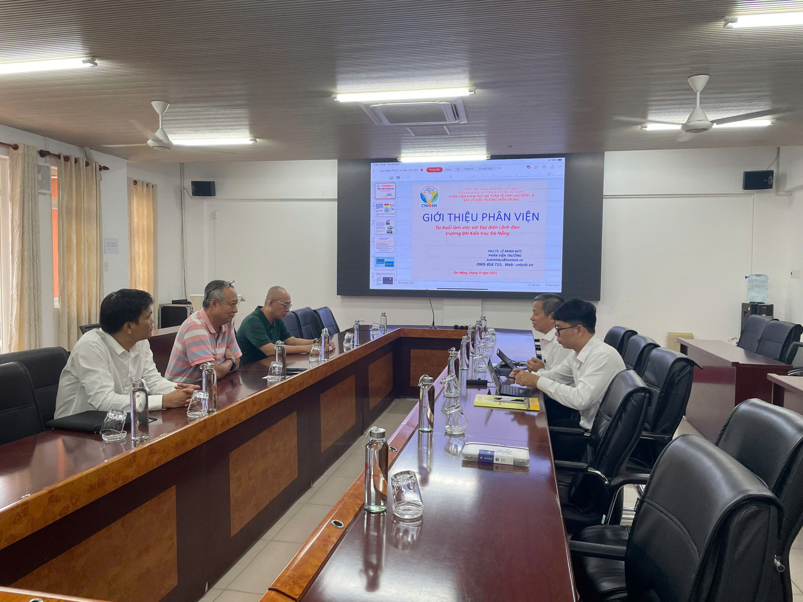 Lãnh đạo Phân viện làm việc với Trường Đại học Kiến trúc Đà Nẵng